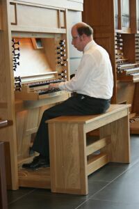 Concert organist van Mourik plays the Content Mondri organ